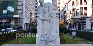 Το μνημείο των Προμάχων του Ελληνισμού στον Πόντο, στην πλατεία Αγίας Σοφίας (φωτ.: Χριστίνα Κωνσταντάκη)