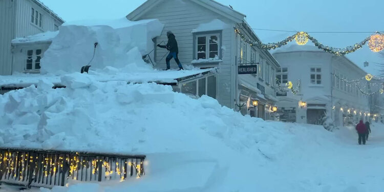 Ακραίες συνθήκες, ακόμα και για τους συνηθισμένους Νορβηγούς (φωτ.: Facebook / Severe Weather Videos)