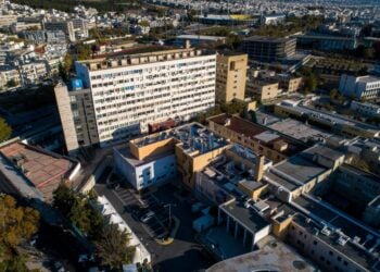 Το νοσοκομείο ΑΧΕΠΑ στη Θεσσαλονίκη, όπου νοσηλεύεται ο 23χρονος (φωτ.: ΜΟΤΙΟΝΤΕΑΜ)