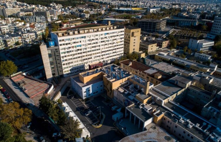 Το νοσοκομείο ΑΧΕΠΑ στη Θεσσαλονίκη, όπου νοσηλεύεται ο 23χρονος (φωτ.: ΜΟΤΙΟΝΤΕΑΜ)