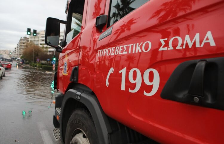 Πυροσβεστικό όχημα λόγω πλημμυρών στο Παλαιό Φάληρο (φωτ. αρχείου: EUROKINISSI/Γιάννης Παναγόπουλος)