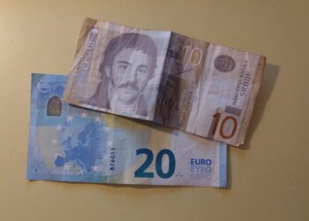 Δηνάρια και ευρώ (φωτ.: Έλλη Τσολάκη)