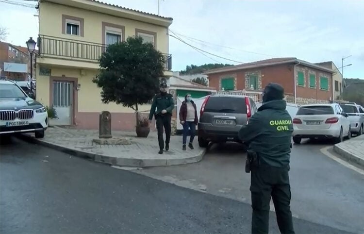 Η αστυνομία στη σκηνή του εγκλήματος (στιγμιότυπο από την ισπανική τηλεόραση – πηγή: 20minutos.es)