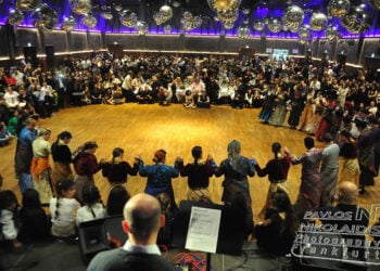Οι διοργανωτές υπολογίζουν ότι στην αίθουσα Paulaner βρέθηκαν πάνω από 2.000 άτομα για τον ετήσιο χορό του Συλλόγου Ποντίων Μονάχου (φωτ.: Παύλος Νικολαΐδης)