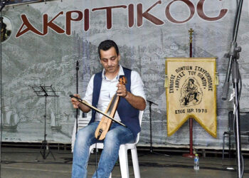 O Θεόδωρος Τοπαλίδης στον Ακριτικό Κύκλο, την ετήσια εκδήλωση των «Ακριτών του Πόντου» Σταυρούπολης (φωτ.: Facebook / Βασίλης Τοπαλίδης)