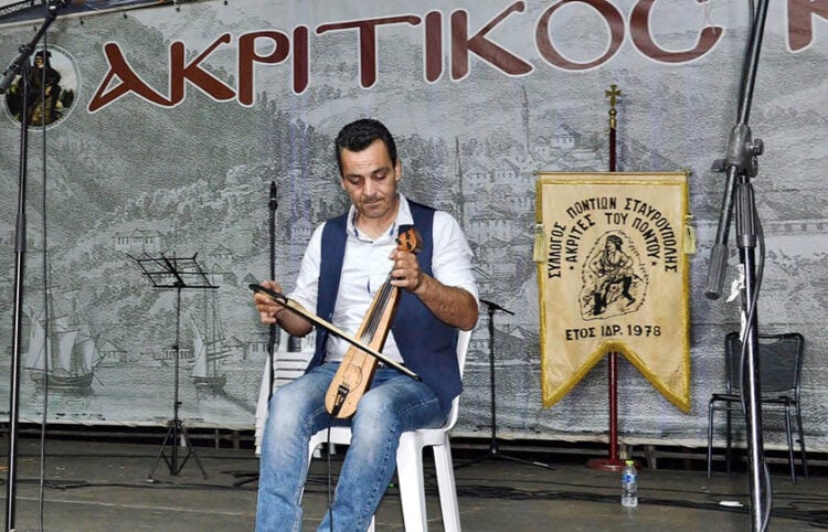O Θεόδωρος Τοπαλίδης στον Ακριτικό Κύκλο, την ετήσια εκδήλωση των «Ακριτών του Πόντου» Σταυρούπολης (φωτ.: Facebook / Βασίλης Τοπαλίδης)
