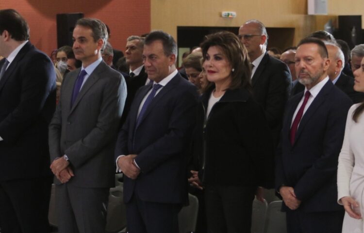 Από αριστερά, ο πρωθυπουργός Κυριάκος Μητσοτάκης, ο υφυπουργός Αθλητισμού Γιάννης Βρούτσης, η Γιάννα Αγγελοπούλου και ο διοικητής της ΤτΕ Γιάννης Στουρνάρας (φωτ.: EUROKINISSI/Χρήστος Μπόνης)