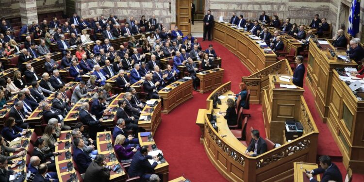 Ο Κυριάκος Μητσοτάκης στο βήμα της Βουλής (φωτ. αρχείου: Eurokinissi/Γιώργος Κονταρίνης)