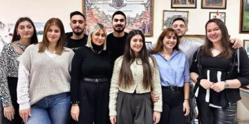 Το νέο διοικητικό συμβούλιο της Ένωσης Ποντιακής Νεολαίας Αττικής (φωτ.: facebook.com/epona.gr)