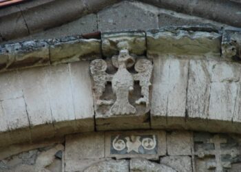 Ο μονοκέφαλος αετός στην πρόσοψη της Αγίας Σοφίας στην Τραπεζούντα (φωτ.: hubert-herald.nl)