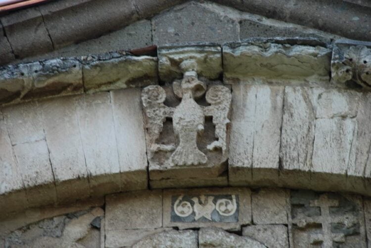 Ο μονοκέφαλος αετός στην πρόσοψη της Αγίας Σοφίας στην Τραπεζούντα (φωτ.: hubert-herald.nl)