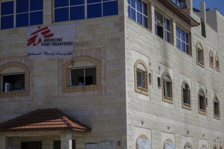 Το κτήριο των «Γιατρών χωρίς σύνορα» στην δυτική Χαν Γιούνις (φωτ.: EPA/Mohammed Saber)