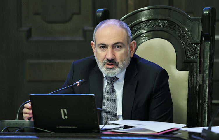 Ο Νικόλ Πασινιάν απευθύνεται στο υπουργικό συμβούλιο (φωτ.: Γραφείο Τύπου του Πρωθυπουργού της Δημοκρατίας της Αρμενίας)