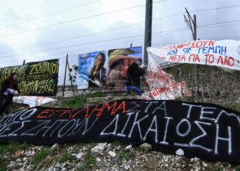 Μνημόσυνο από τις οικογένειες των θυμάτων στον τόπο της τραγωδίας στα Τέμπη με αφορμή την επέτειο της συμπλήρωσης ενός χρόνου από το σιδηροδρομικό δυστύχημα, όπου 57 άνθρωποι έχασα την ζωή τους στην σύγκρουση των αμαξοστοιχιών, Τετάρτη 28 Φεβρουαρίου 2024. (Φωτ.: Eurokinissi)