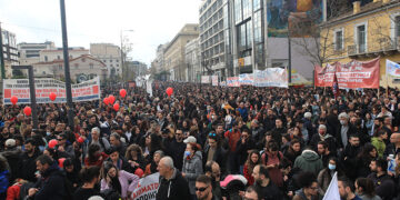 Στιγμιότυπο από την απεργιακή συγκέντρωση στην Αθήνα (φωτ.: EUROKINISSI / Γιάννης Παναγόπουλος)