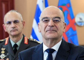 Στιγμιότυπο από τη συνάντηση του υπουργού Εθνικής Άμυνας Νίκου Δένδια με τον Αρχηγό ΓΕΕΘΑ, στρατηγό Δημήτρη Χούπη (φωτ.: EUROKINISSI / Γιώργος Κονταρίνης)