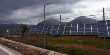 Φωτοβολταϊκά πάνελ στην Αργολίδα. Οι ωφελούμενες επιχειρήσεις ενισχύονται με σκοπό την εγκατάσταση ενεργειακά αποδοτικού εξοπλισμού (φωτ.: EUROKINISSI/Βασίλης Παπαδόπουλος)