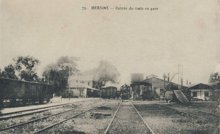 Τρένο στον σιδηροδρομικό σταθμό της Μερσίνας, ο οποίος ήταν τερματικός. Τα τρένα κατευθύνονταν μόνο προς την Ταρσό και τα Άδανα, στα ανατολικά (φωτ.: levantineheritage.com)