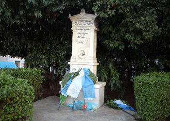 Το Μνημείο Πεσόντων στα Ίμια, έργο της γλύπτριας Ναταλίας Μελά, στην Πλατεία Παύλου Μελά στη Ρηγίλλης (φωτ.: EUROKINISSI / Αλέξανδρος Ζωντανός)