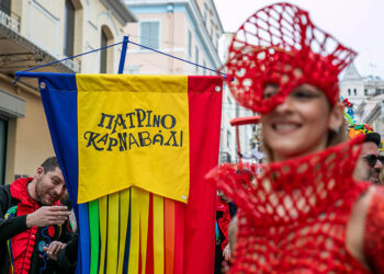 Στιγμιότυπο από την έναρξη του Πατρινού Καρναβαλιού, Σάββατο 20 Ιανουαρίου 2024 (φωτ.: EUROKINISSI / Ανδρέας Αλεξόπουλος)