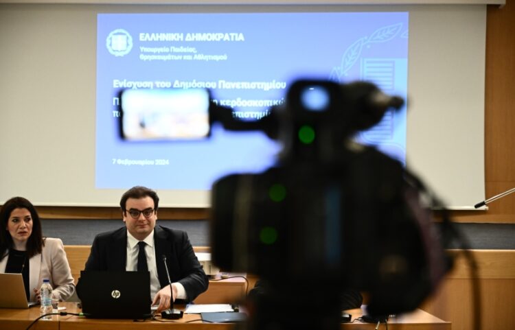 Ο υπουργός Παιδείας Κυριάκος Πιερρακάκης κατά την παρουσίαση του νομοσχεδίου για τα ιδιωτικά ΑΕΙ (φωτ.: EUROKINISSI/Κώστας Τζούμας)