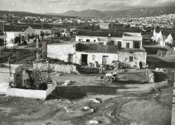 Προσφυγική συνοικία της Αθήνας, 1950-51 (φωτ.: Κέντρο Μικρασιατικών Σπουδών)