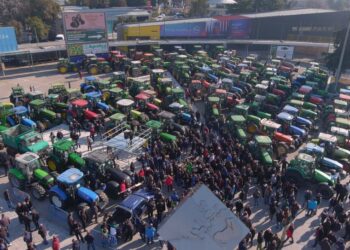 Οι αγρότες συγκέντρωσαν τα τρακτέρ στη νότια πύλη της ΔΕΘ (φωτ.: ΜΟΤΙΟΝΤΕΑΜ/Βασίλης Βερβερίδης)