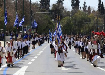 Παρέλαση μαθητών, σπουδαστών, προσκόπων και οδηγών μπροστά από το Μνημείο του Άγνωστου Στρατιώτη στην Αθήνα για την εθνική επέτειο της 25ης Μαρτίου στην Αθήνα, Κυριακή 24 Μαρτίου 2024 
(φωτ.: Γιώργος Κονταρίνης/ EUROKINISSI)