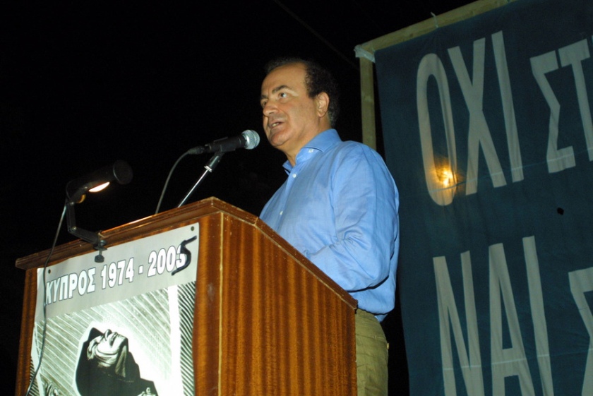 Ο Μιχάλης Χαραλαμπίδης, στις 20 Ιουλίου 2005, στην αντικατοχική εκδήλωση στο Λήδρα Πάλας στην Κύπρο (φωτ.: ΑΠΕ / ΚΥΠΕ/ ΓΙΩΡΓΟΣ ΚΩΝΣΤΑΝΤΙΝΟΥ)