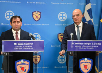Από την πρόσφατη συνάντηση των δύο υπουργών στην Αθήνα (φωτ.: Γραφείο Τύπου ΥΕΘΑ / EUROKINISSI)