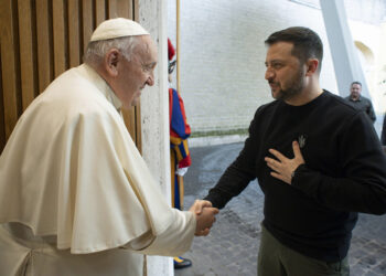Από παλαιότερη συνάντηση του Πάπα Φραγκίσκου με τον Βολοντίμιρ Ζελένσκι (φωτ.: EPA / Vatican Media Handout)