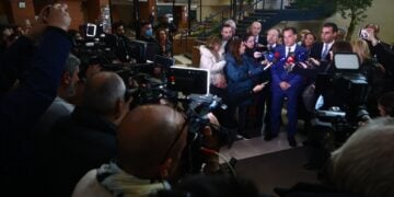 Ο υπουργός Υγείας Άδωνις Γεωργιάδης κάνει δηλώσεις στους δημοσιογράφους στο νοσοκομείο «Παπαγεωργίου» (φωτ.: ΜΟΤΙΟΝΤΕΑΜ/Ραφαήλ Γεωργιάδης)