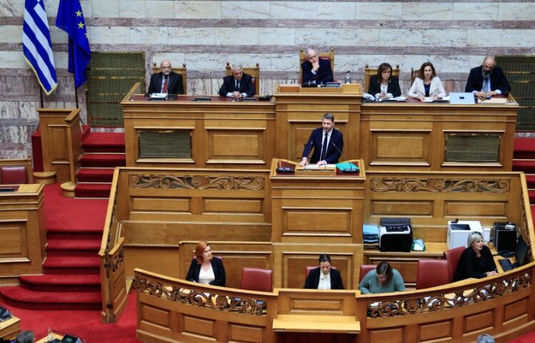 Ο Ν. Ανδρουλάκης στο βήμα της Βουλής κατά την κατάθεση της πρότασης δυσπιστίας (φωτ.: EUROKINISSI/Γιώργος Κονταρίνης)