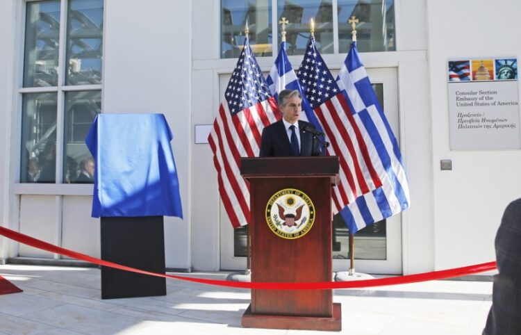 Ο Άντονι Μπλίνκεν στη διάρκεια των εγκαινίων της νέας αμερικανικής πρεσβείας στην Αθήνα, τον Φεβρουάριο του 2023 (φωτ.: ΑΠΕ-ΜΠΕ/Αλέξανδρος Βλάχος)