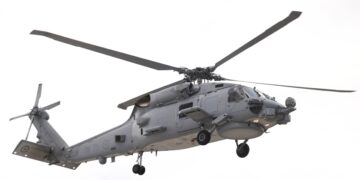 Ένα από τα ελικόπτερα Romeo MH-60R Seahawk εν πτήσει (φωτ.: EUROKINISSI/Μιχάλης Καραγιάννης)