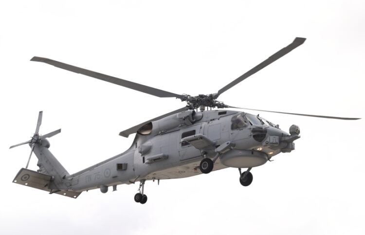 Ένα από τα ελικόπτερα Romeo MH-60R Seahawk εν πτήσει (φωτ.: EUROKINISSI/Μιχάλης Καραγιάννης)