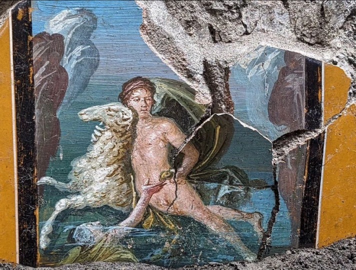 Στη νωπογραφία εικονίζεται ο Φρίξος πάνω στο κριάρι και η Έλλη την ώρα που πέφτει στη θάλασσα (φωτ.: Αρχαιολογικό Πάρκο της Πομπηίας)