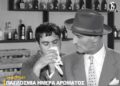 Ο Γιάννης Γκιωνάκης και ο Σταύρος Σταυρίδης σε μια χαρακτηριστική σκηνή από την ταινία «Τα κίτρινα γάντια» (φωτ.: Χ/Finos Film)