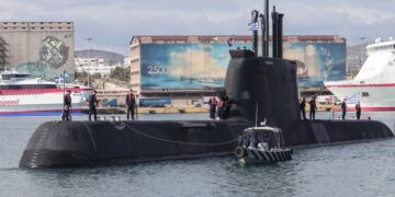 Το υποβρύχιο «Παπανικολής» στο λιμάνι του Πειραιά (φωτ.: EUROKINISSI/Κώστας Τζούμας)