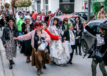 Το καρναβαλικό έθιμο των μπουλουκιών στην πόλη της Λάρισας (φωτ.: EUROKINISSI)