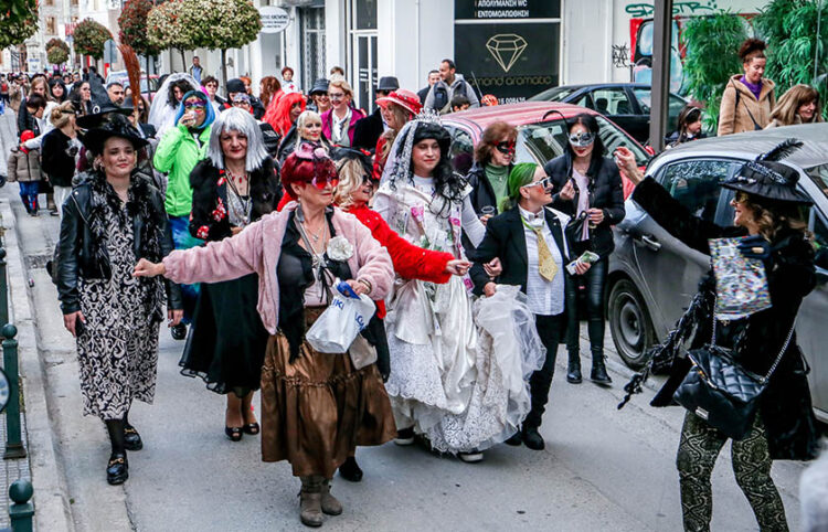 Το καρναβαλικό έθιμο των μπουλουκιών στην πόλη της Λάρισας (φωτ.: EUROKINISSI)