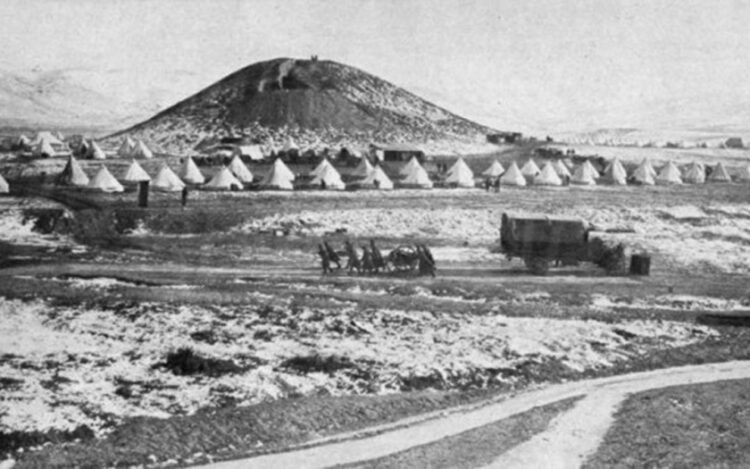 Στρατόπεδο στο Μακεδονικό Μέτωπο. Συλλογή Β. Νικόλτσιου (φωτ.: Αρχαιολογικό Μουσείο Κιλκίς)