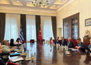 Αλεξάνδρα Παπαδοπούλου και Μπουράκ Ακτσαπάρ σε παλαιότερη συνάντηση στην Αθήνα (φωτ.: Υπουργείο Εξωτερικών Τουρκίας)