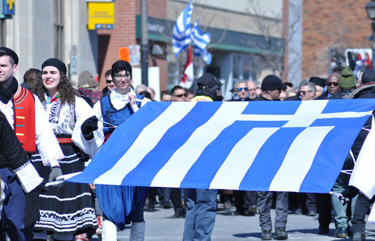Στιγμιότυπο από την παρέλαση για την 25η Μαρτίου που έγινε το 2023 στο Μόντρεαλ (φωτ.: Facebook / Hellenic Community of Greater Montreal)