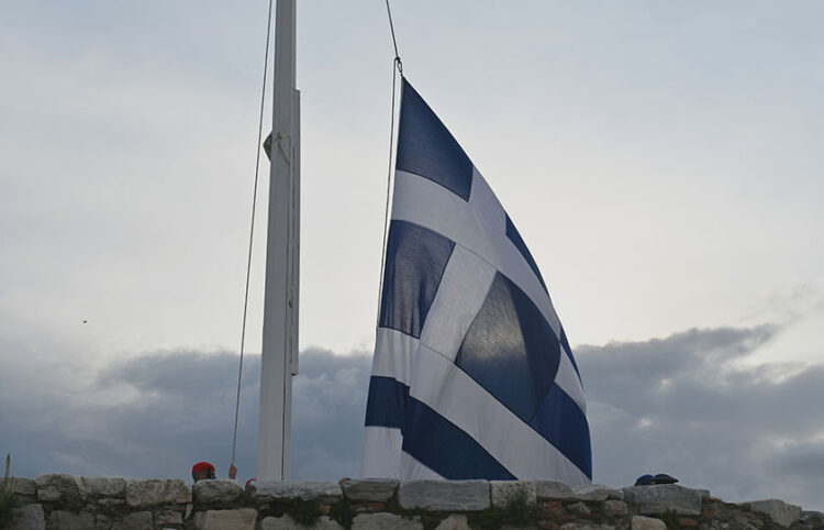 Τελετή έπαρσης της σημαίας στον Ιερό Βράχο της Ακρόπολης (φωτ. αρχείου: INTIME / EUROKINISSI / Νίκος Χαλκιόπουλος)