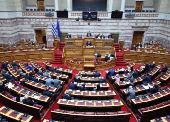 Στιγμιότυπο από τη συζήτηση στην ολομέλεια της Βουλής (φωτ.: EUROKINISSI/Γιάννης Παναγόπουλος)