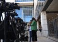 Κάμερες τηλεοπτικών καναλιών έξω από την αίθουσα του Εφετείου όπου ανακοινώθηκε η απόφαση του Τριμελούς Πλημμελειοδικείου για την τραγωδία στο Μάτι (φωτ.: Eurokinissi/Γιάννης Παναγόπουλος)