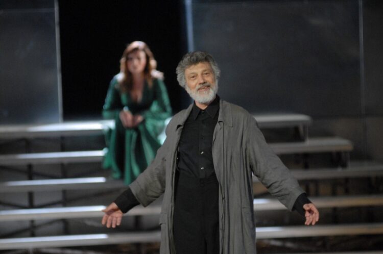Ο Γιάννης Φέρτης στην πρεμιέρα της «Ηλέκτρας» του Σοφοκλή, σε σκηνοθεσία Πίτερ Στάιν, τον Αύγουστο του 2007, στο Αρχαίο Θέατρο της Επιδαύρου (φωτ.: ΑΠΕ-ΜΠΕ/ Εύη Φυλακτού)
