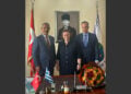 Η υπουργός Πολιτισμού με τον Δήμαρχο Πριγκιποννήσων και τον γενικό πρόξενο στην Κωνσταντινούπολη (πηγή: culture.gov.gr)