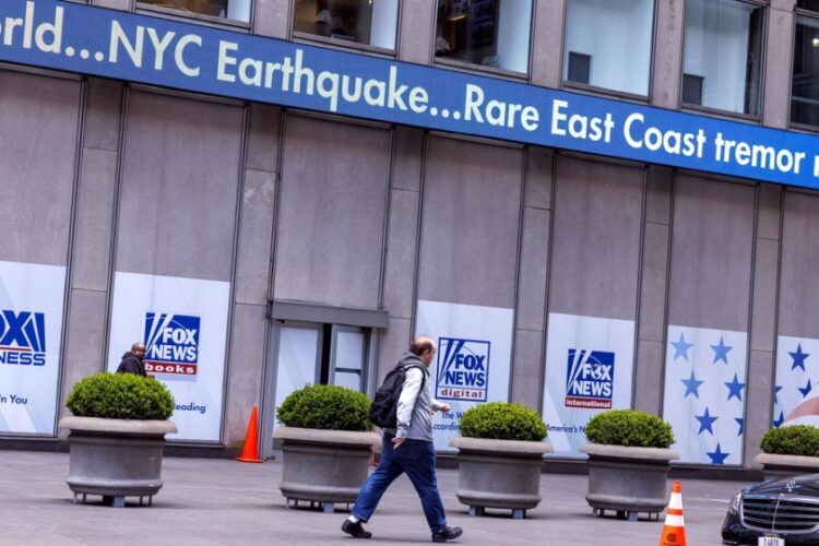 Το Fox News μεταδίδει την είδηση του σεισμού στη Νέα Υόρκη (φωτ.: EPA/Sarah Yenesel)